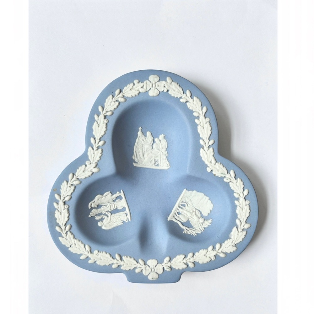 Wedgwood jasper ware pale blue club tray dish
